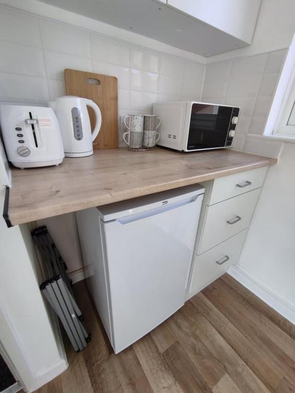 1 Bedroom Apartment With Free Parking Weymouth Bagian luar foto