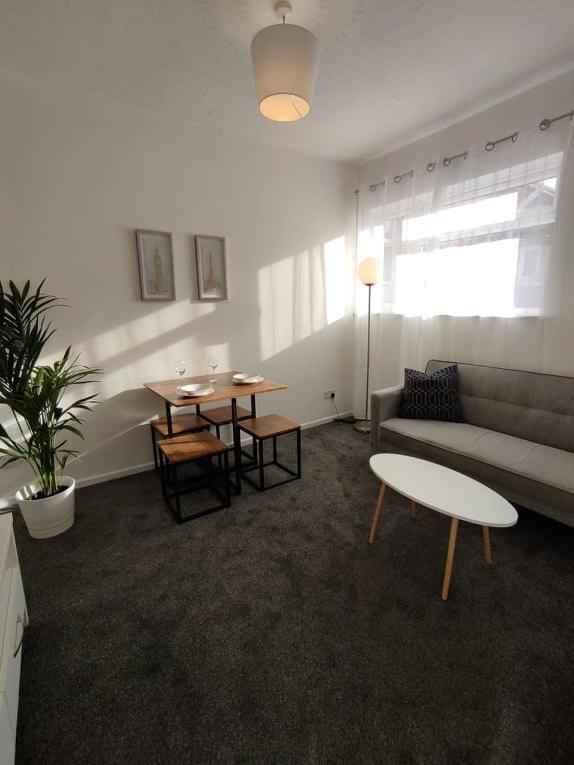 1 Bedroom Apartment With Free Parking Weymouth Bagian luar foto