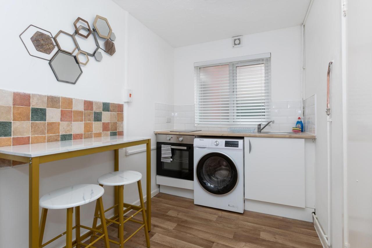 1 Bedroom Apartment With Free Parking Weymouth Bagian luar foto